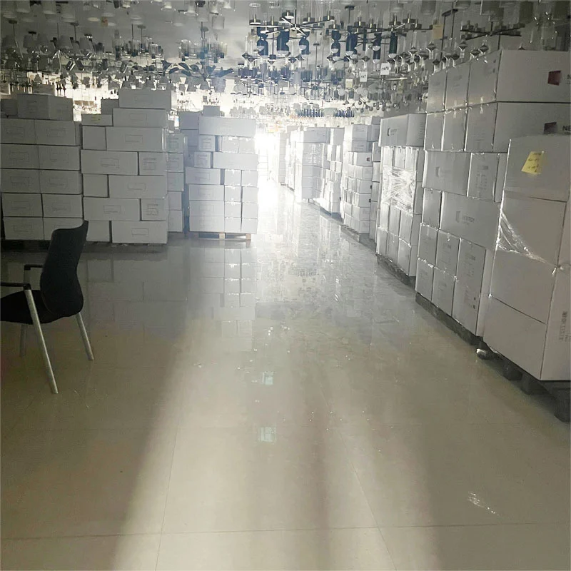 私たちの倉庫はどれくらいの大きさで、出荷前に商品を倉庫に保管できる期間はどれくらいですか？